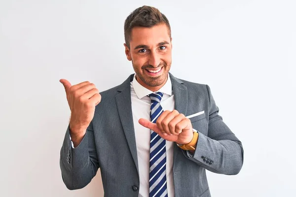 Joven Hombre Negocios Guapo Con Traje Corbata Sobre Fondo Aislado — Foto de Stock