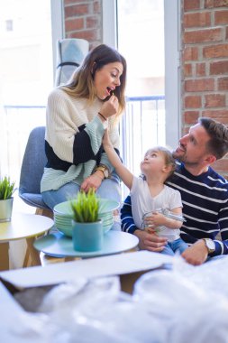 Çocuklu güzel bir aile. 