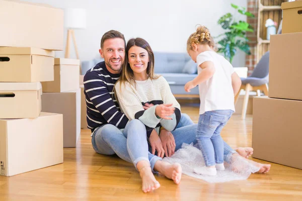 Hermosa Familia Con Niño — Foto de Stock