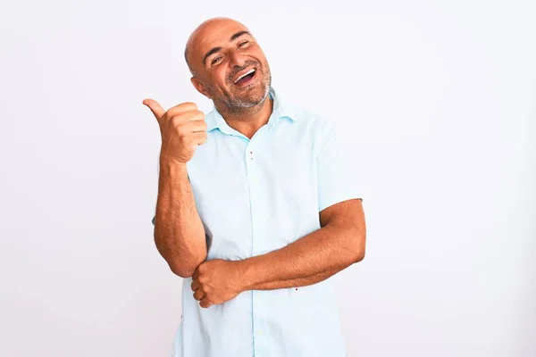 Homem Bonito Meia Idade Vestindo Camisa Casual Sobre Fundo Branco — Fotografia de Stock