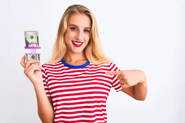 Mulher Bonita Vestindo Vermelho Listrado Shirt Segurando Dólares Sobre Isolado — Fotografia de Stock