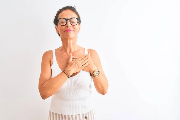 Frau Mittleren Alters Lässigem Shirt Und Brille Vor Isoliertem Weißem — Stockfoto