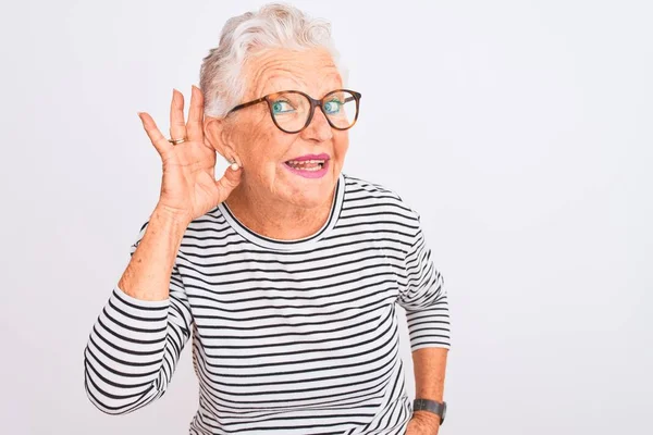 Senior Mulher Cabelos Grisalhos Vestindo Listrado Marinho Shirt Óculos Sobre — Fotografia de Stock