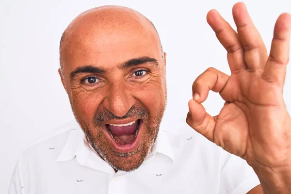 Homem Bonito Meia Idade Vestindo Camisa Elegante Sobre Fundo Branco — Fotografia de Stock