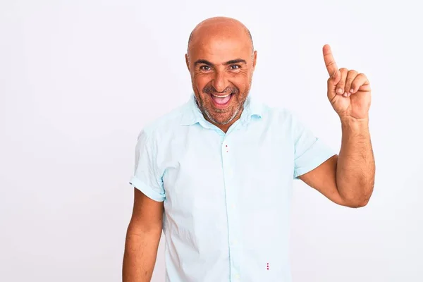 Homem Bonito Meia Idade Vestindo Camisa Casual Sobre Fundo Branco — Fotografia de Stock