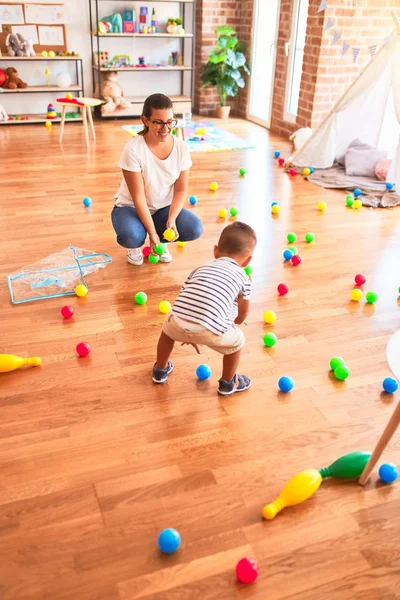 Beautiful Teacher Toddler Boy Playing Colored Small Balls Kindergarten — Stock Photo, Image