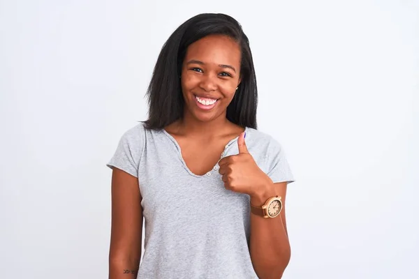 Όμορφη Νεαρή Αφροαμερικανή Γυναίκα Που Φοράει Casual Shirt Πάνω Από — Φωτογραφία Αρχείου