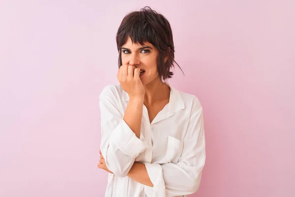 Giovane Bella Donna Che Indossa Camicia Bianca Piedi Sopra Isolato — Foto Stock