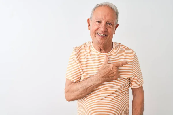 Senior Uomo Dai Capelli Grigi Indossa Shirt Righe Piedi Sopra — Foto Stock