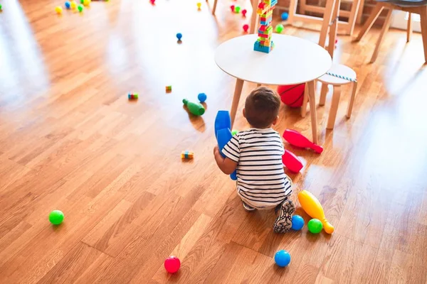 Schöner Kleinkind Junge Beim Bowling Kindergarten — Stockfoto