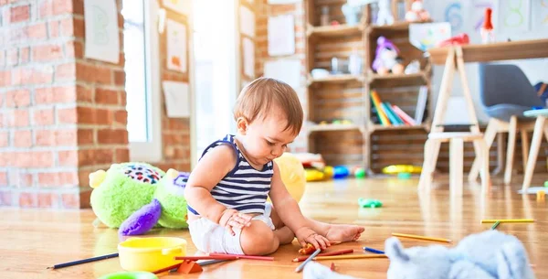 Adorável Criança Brincando Torno Muitos Brinquedos Jardim Infância — Fotografia de Stock