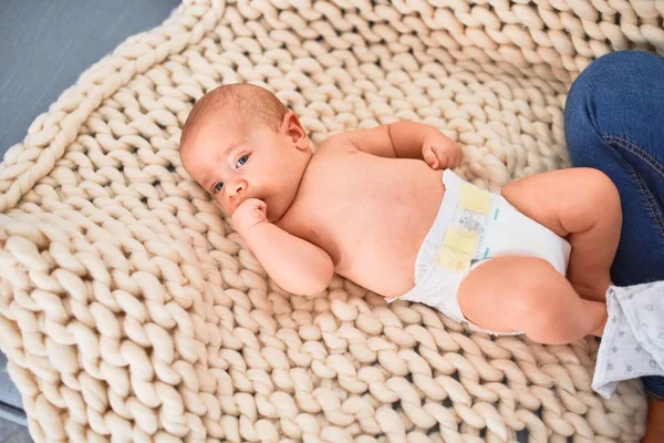 Adorable Baby Lying Sofa Blanket Home Newborn Relaxing Resting Comfortable — ストック写真