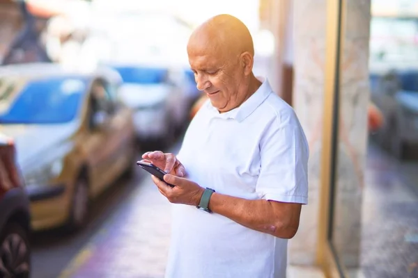 Uomo Anziano Bello Sorridente Felice Sicuro Piedi Con Sorriso Sul — Foto Stock