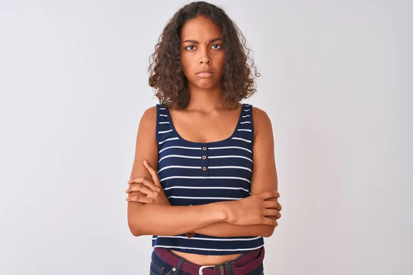 Mujer Brasileña Joven Con Camiseta Rayas Pie Sobre Fondo Blanco —  Fotos de Stock
