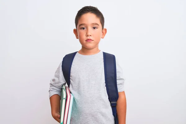 Menino Estudante Bonito Usando Mochila Segurando Livros Sobre Fundo Branco — Fotografia de Stock