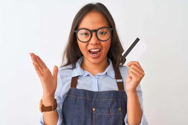 Chinese Shopkeeper Woman Wearing Glasses Holding Credit Card Isolated White — Stock Photo, Image