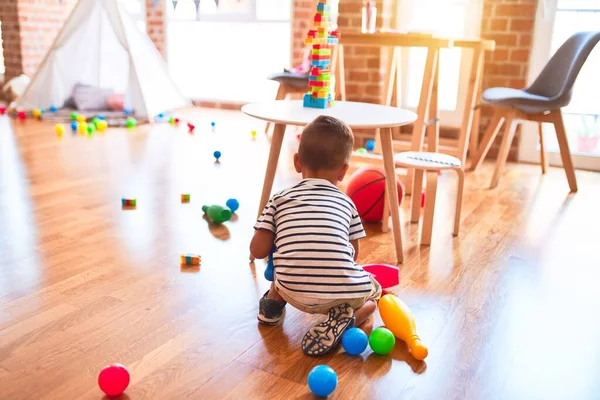 Mooie Peuter Jongen Spelen Bowling Kleuterschool — Stockfoto