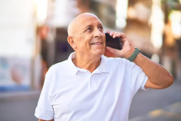 Uomo Anziano Bello Sorridente Felice Sicuro Piedi Con Sorriso Sul — Foto Stock