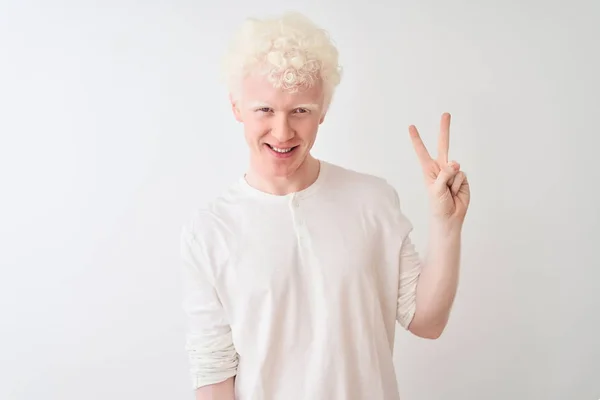 Ung Albino Blond Man Bär Casual Shirt Stående Över Isolerad — Stockfoto