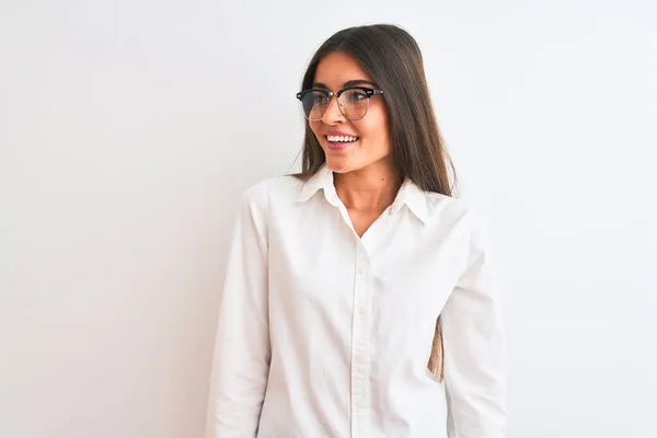Joven Mujer Negocios Hermosa Con Gafas Pie Sobre Fondo Blanco —  Fotos de Stock