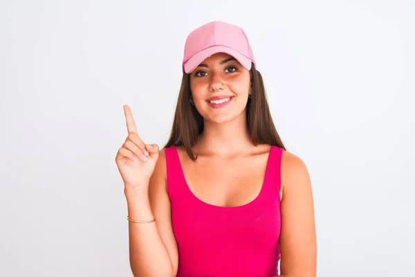 Giovane Bella Ragazza Indossa Rosa Casual Shirt Cappuccio Sfondo Bianco — Foto Stock