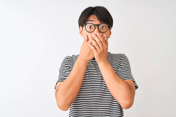 Ein Chinesischer Mann Mit Brille Und Marinestreifem Shirt Der Vor — Stockfoto