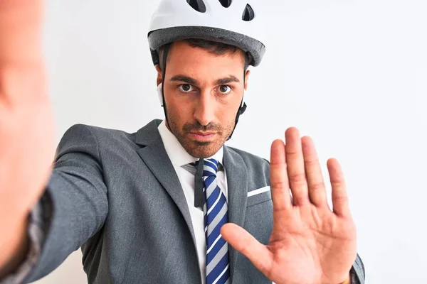 Joven Hombre Negocios Guapo Con Casco Bicicleta Tomando Una Selfie — Foto de Stock