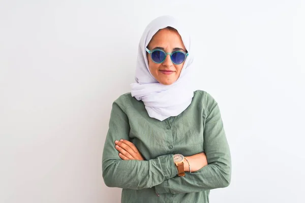 Jeune Femme Arabe Portant Hijab Des Lunettes Soleil Été Sur — Photo