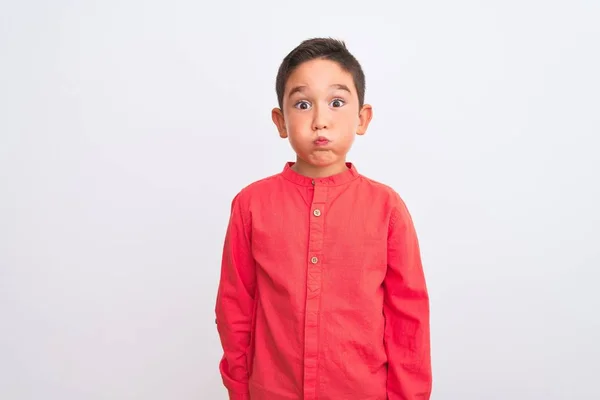 Menino Bonito Vestindo Camisa Vermelha Elegante Sobre Fundo Branco Isolado — Fotografia de Stock