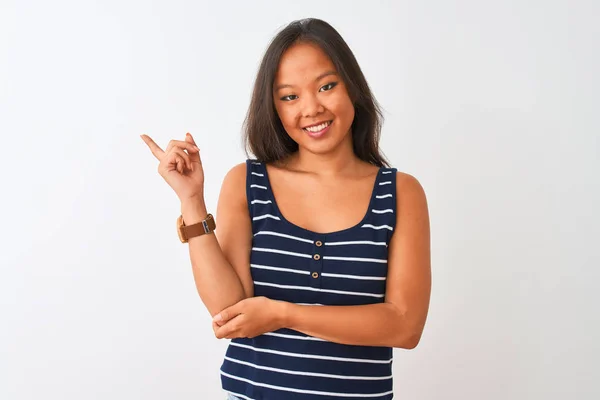 Jonge Chinese Vrouw Met Gestreept Shirt Geïsoleerde Witte Achtergrond Met — Stockfoto