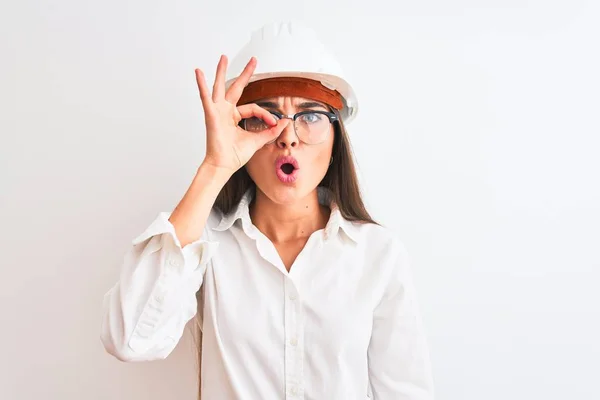 Young Beautiful Architect Woman Wearing Helmet Glasses Isolated White Background — Stock Photo, Image