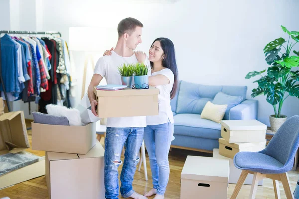 Young Beautiful Couple New Home Cardboard Boxes — Stock Photo, Image