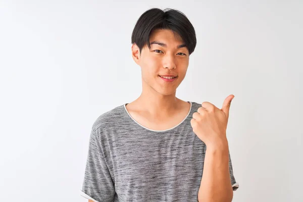 Jonge Chinese Man Draagt Casual Shirt Staan Geïsoleerde Witte Achtergrond — Stockfoto