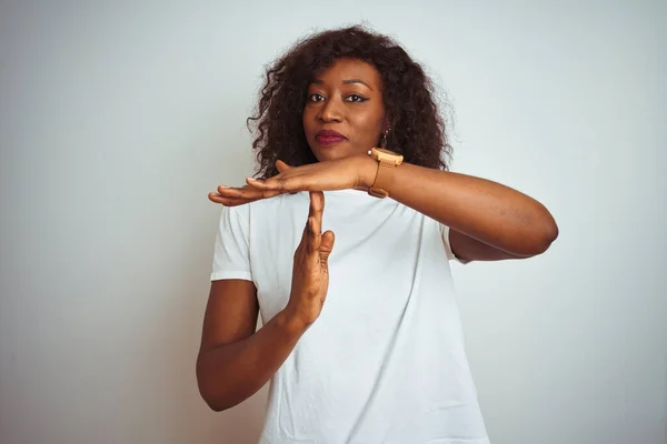 Jeune Femme Afro Américaine Portant Shirt Debout Sur Fond Blanc — Photo