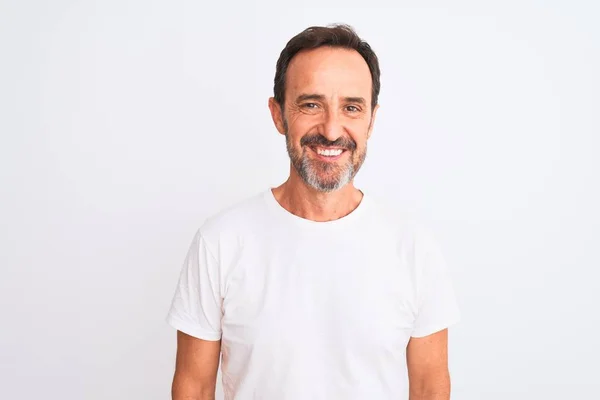 Homem Bonito Meia Idade Vestindo Camiseta Casual Sobre Fundo Branco — Fotografia de Stock