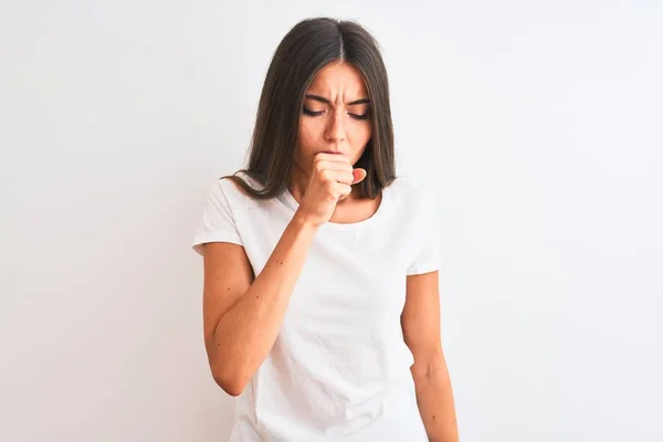 Jovem Mulher Bonita Vestindo Camiseta Casual Sobre Fundo Branco Isolado — Fotografia de Stock