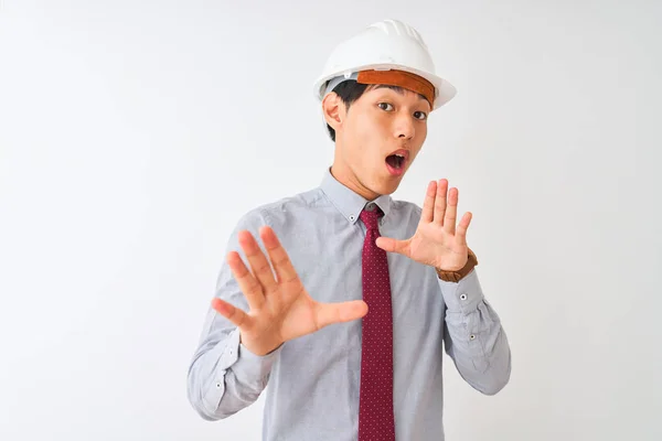 Arquiteto Chinês Homem Vestindo Gravata Capacete Sobre Fundo Branco Isolado — Fotografia de Stock