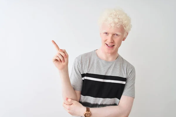 Unga Albino Blond Man Klädd Casual Shirt Stående Över Isolerad — Stockfoto