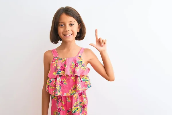 Junge Schöne Kind Mädchen Rosa Floralen Kleid Steht Über Isolierten — Stockfoto