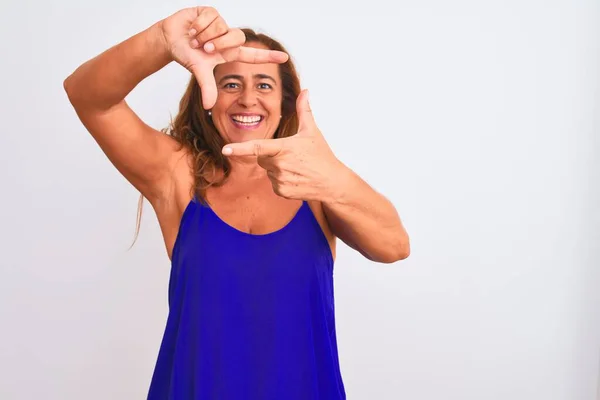 Medioevo Donna Matura Piedi Sfondo Bianco Isolato Sorridente Rendendo Cornice — Foto Stock