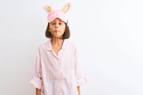 Belle Enfant Fille Portant Masque Sommeil Pyjama Debout Sur Fond — Photo