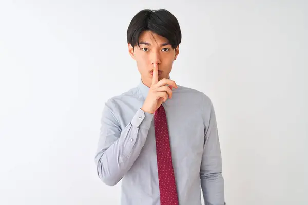 Hombre Negocios Chino Con Elegante Corbata Pie Sobre Fondo Blanco — Foto de Stock