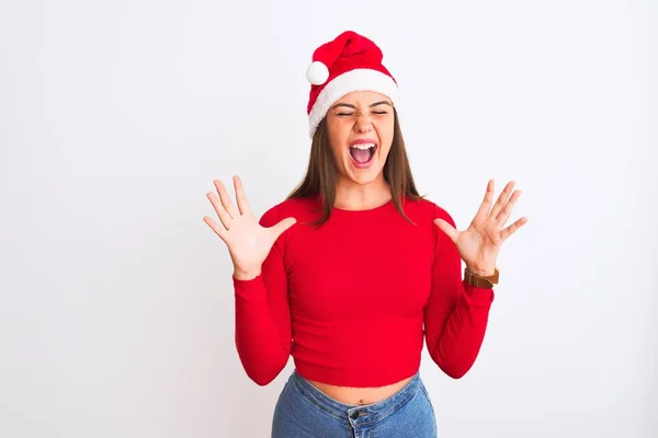 Молодая Красивая Девушка Рождественской Шляпе Санта Стоя Изолированном Белом Фоне — стоковое фото