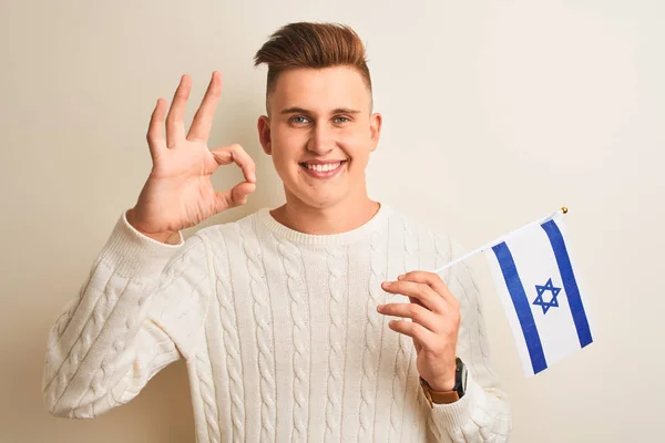 Jovem Homem Bonito Segurando Israel Bandeira Israelense Sobre Fundo Branco — Fotografia de Stock