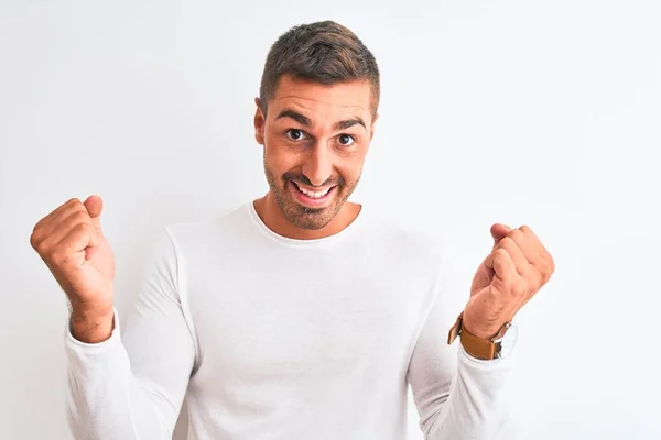 Homem Bonito Jovem Vestindo Camisa Branca Sobre Fundo Isolado Comemorando — Fotografia de Stock