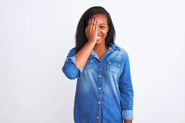 Hermosa Mujer Afroamericana Joven Con Chaqueta Mezclilla Sobre Fondo Aislado —  Fotos de Stock