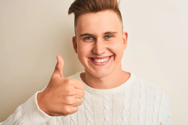 Jovem Bonito Homem Vestindo Casual Shirt Sobre Isolado Branco Fundo — Fotografia de Stock