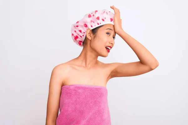 Wanita Cina Muda Yang Mengenakan Handuk Mandi Dan Topi Mandi — Stok Foto