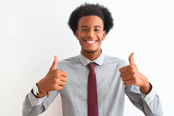 Joven Hombre Negocios Afroamericano Vistiendo Corbata Pie Sobre Signo Éxito —  Fotos de Stock