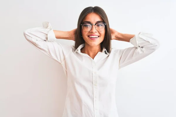 Joven Mujer Negocios Hermosa Con Gafas Pie Sobre Fondo Blanco —  Fotos de Stock